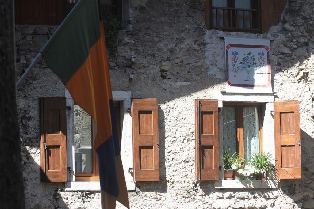 La Piazzetta Di Canale B&B Tenno Exterior photo